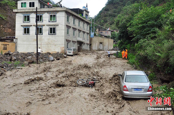 Rescue workers try to save the people trapped by the mudslides in Yajiang County, Sichuan Province, on July 13, 2011. 