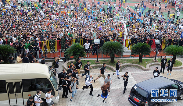 NBA basketball player Kobe Bryant of the Los Angeles Lakers meets his fans upon his arrival at a stadium during his 2011 China Tour in Changsha, central China's Hunan Province, July 16, 2011.