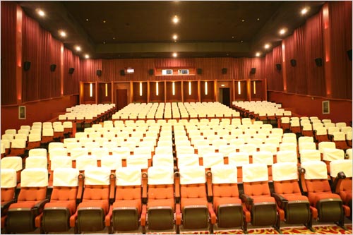 The movie house has three separate theatres which play the latest in Chinese films. Its largest auditorium seats 400 people.