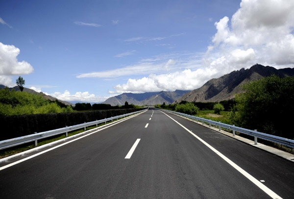 Photo taken on July 7, 2011 shows the first expressway of southwest China's Tibet Autonomous Region, in Lhasa, capital of Tibet. Tibet's first expressway, a 37.8 kilometers long, four-lane road, were put into service on Sunday, linking Lhasa's city center with Gonggar Airport in the neighboring Shannan Prefecture.