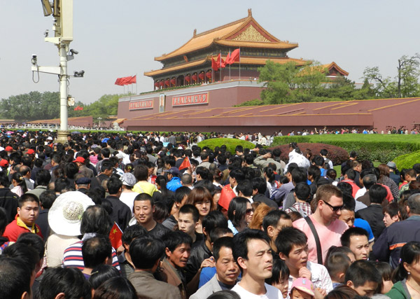 Visitors swarm to the Tian'anmen Square in Beijing on May 1.