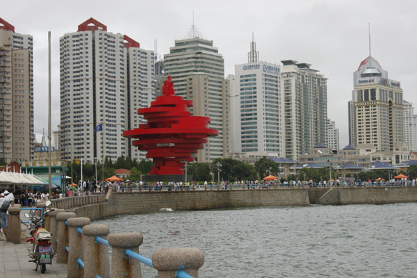 Qingdao, home to part of the 2008 Olympics, boasts a beautiful skyline along the coast. Even amid clouds and mist, the city has a certain charm to offer. [By Lauren Ratcliffe/China.org.cn] 