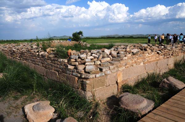 Tourists gather at a building of the Site of Xanadu, which officially opened to visitors on July 15. Twenty kilometers northeast of Shangdu County in Inner Mongolia Autonomous Region, the Site of Xanadu has a history of more than 740 years. On January 2011, the State Council approved to apply to include the Site of Xanadu as a UNESCO World Heritage Site in 2012.[Photo: Xinhua] 