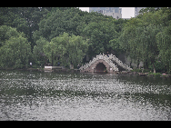 Moon Lake, also known as Yuehu, is located in the downtown district of Ningbo City. It is a great place for a picnic, stroll, or a paddle around the lake in one of the boats available for hire. [Photo by Cindy Chan]