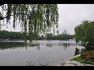 Moon Lake, also known as Yuehu, is located in the downtown district of Ningbo City. It is a great place for a picnic, stroll, or a paddle around the lake in one of the boats available for hire. [Photo by Cindy Chan]