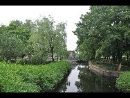 Moon Lake, also known as Yuehu, is located in the downtown district of Ningbo City. It is a great place for a picnic, stroll, or a paddle around the lake in one of the boats available for hire. [Photo by Cindy Chan]