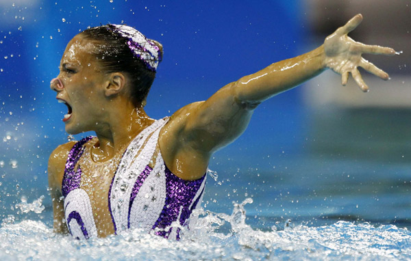 Britain's Jenna Randall performs in the synchronised swimming solo free final at the 14th FINA World Championships in Shanghai July 20, 2011. (Xinhua/Reuters Photo)