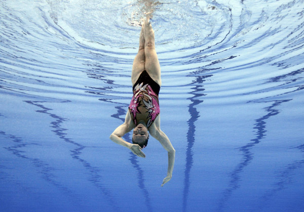 Israel's Anastasia Gloushkov performs during the synchronised swimming solo final at the 14th FINA World Championships in Shanghai July 20, 2011. (Xinhua/Reuters Photo)