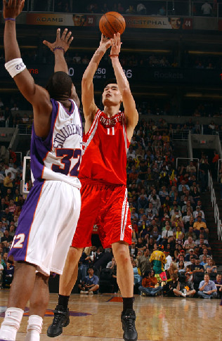 Yao grabs a career-best 22 rebounds against Phoenix Suns on March 11, 2005.