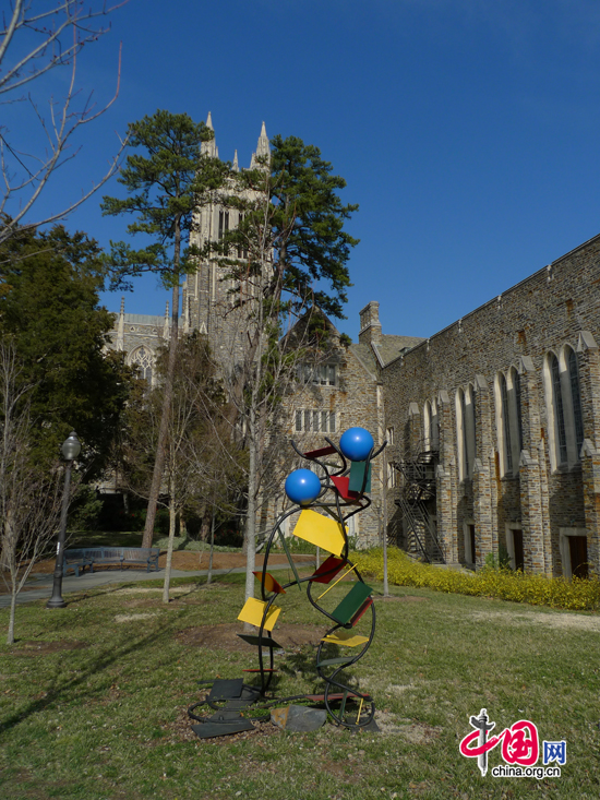 An artwork stands by Duke University Chapel. Duke University is a private research university located in Durham, North Carolina, United States. [Photo by Xu Lin / China.org.cn]