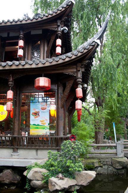 Jinli Street also serves western food 