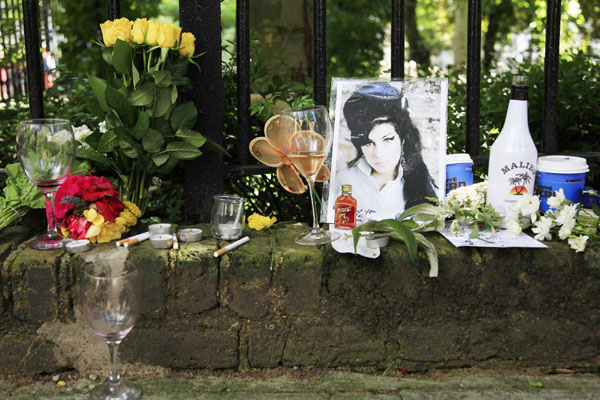 Stars pay tribute to British singer Amy Winehouse