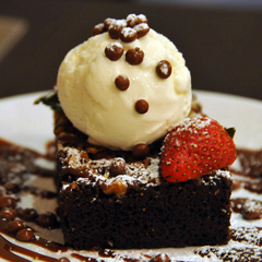 Brownie and vanilla ice cream, one of the top 50 world's most delicious foods by China.org.cn.