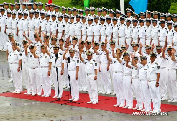 Navy officers wave bye to Zheng He training ship in a harbor in Dalian, northeast China&apos;s Liaoning Province, July 25, 2011. A fleet formed by China&apos;s naval Zheng He training ship and Luoyang missile frigate set sail from Dalian on Monday for a visit to Russia and the Democratic People&apos;s Republic of Korea. (Xinhua/Zha Chunming) (cxy) 