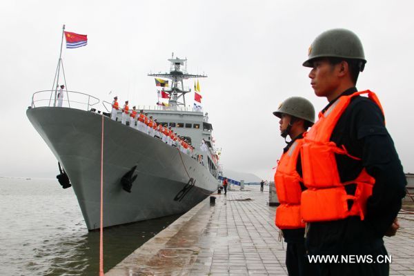 Zheng He training ship prepares to set sail in a harbor in Dalian, northeast China&apos;s Liaoning Province, July 25, 2011. A fleet formed by China&apos;s naval Zheng He training ship and Luoyang missile frigate set sail from Dalian on Monday for a visit to Russia and the Democratic People&apos;s Republic of Korea. (Xinhua/Zha Chunming) (llp) 