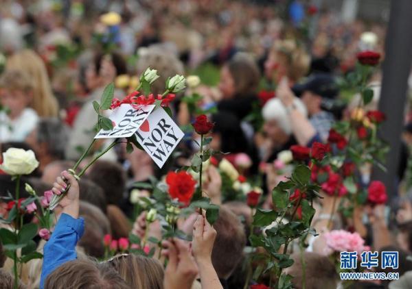 Thousands of people have gathered in central Oslo for a candlelit vigil for victims of Norway's bombing and shooting spree. On Monday, at least 100,000 people attended an anti-violence rally. Many people carried white or red roses at the peaceful demonstration. Rallies were also being held in other cities around the nation.