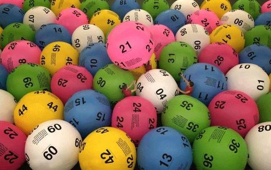 If the 100 jackpot tickets were bought by the same person, he/she would won a record lottery prize of 514 million yuan, compared with the previous record high of 359.9 million yuan in 2009.