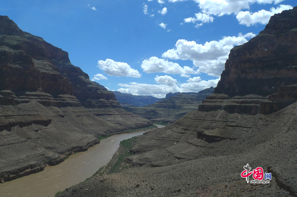 An Aerial view of the less-visited lower Grand Canyon West. The Grand Canyon is a steep-sided canyon carved by the Colorado River in the state of Arizona in the US. It is 277 miles (446 km) long and up to 18 miles (29 km) wide, and attains a depth of over a mile (6,000 feet / 1,800 meters). [Photo by Xu Lin / China.org.cn]