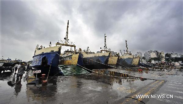 Ships anchor at a port in Haikou, capital of south China's Hainan Province, July 29, 2011. [Xinhua]