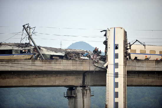 China train crash death toll rises to 40