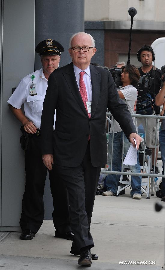 U.S. envoy for DPRK policy Stephen Bosworth walks out of the US Mission to the United Nations in New York, July 29, 2011. [Shen Hong/Xinhua] 