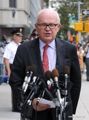 U.S. envoy for DPRK policy Stephen Bosworth speaks to the media outside the US Mission to the United Nations in New York, July 29, 2011. [Shen Hong/Xinhua]