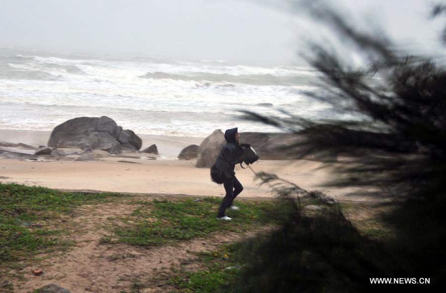 Tropical storm Nock-Ten lashes Hainan