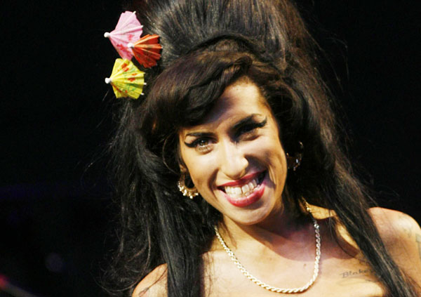 Amy Winehouse tops UK albums chart after death