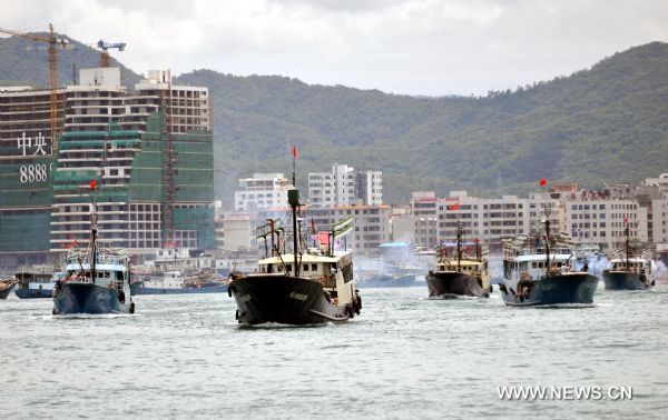 Fishing vessel go fishing on the sea in Sanya, south China&apos;s Hainan Province, Aug. 1, 2011. Fishing vessels started operations after the South China Sea fishing ban, which started on May 16, ended on Monday. (Xinhua/Hou Jiansen) (llp) 