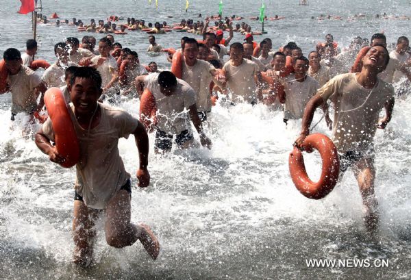 Soldiers relax themselves after a drill in Shanghai, east China, July 31, 2011. Soldiers of a detachment in Shanghai attended a series of drills in the scorching sunshine recently, aiming at strengthening minds and improving military skills.