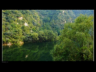 Cuihua Mountain National Geopark, located some 20 kilometers away from Xi'an, is park of the Qin Mountain Range. Formed of an array of metamorphic rocks from the Middle Geological Epoch, it is said that this mountain was raised because of an earthquake in the three valleys in mid-Shaanxi in the second year of King You of Western Zhou's reign.[西部老马/bbs.fengniao]