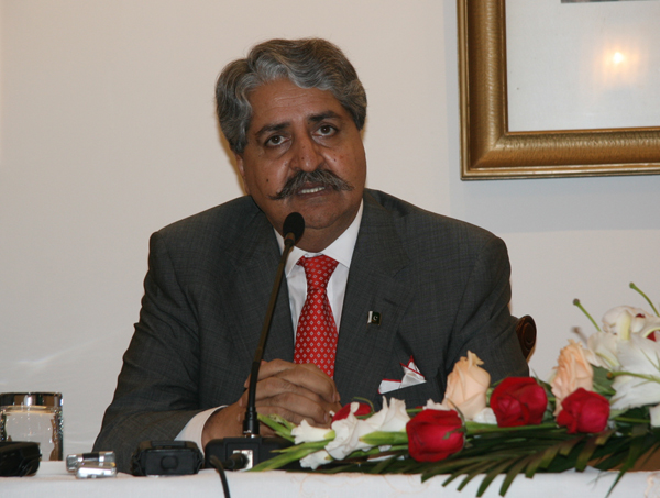 Syed Naveed Qamar, Pakistani Minister of Water and Power and Chairman of the Joint Energy Working Group (JEWG) speaks at a press conference for the first JEWG meeting in Beijing, August 2, 2010. [China.org.cn]