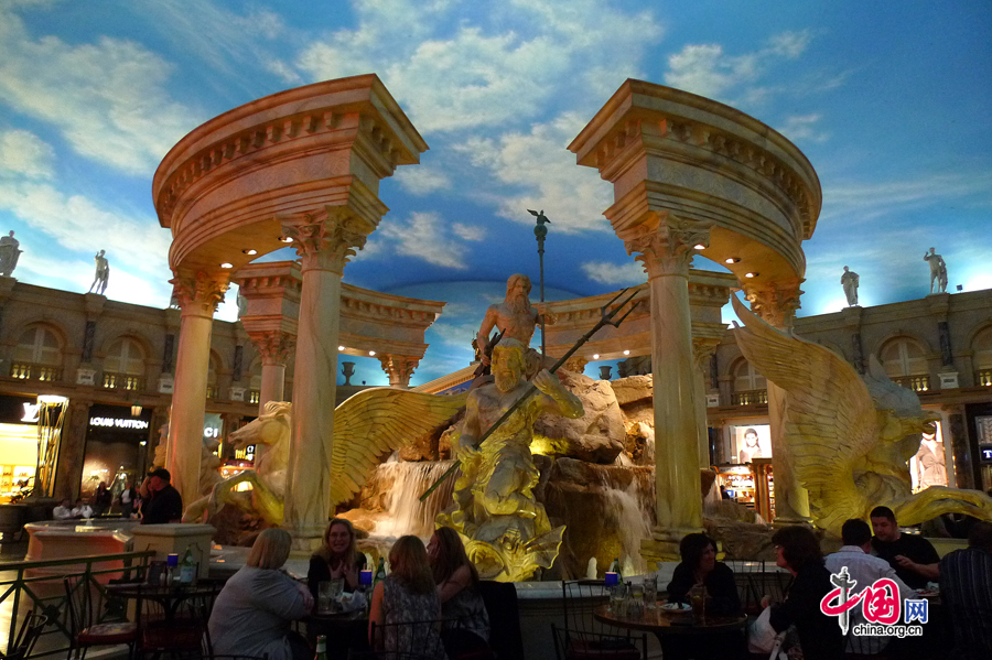 A fountain in the Forum Shops at Caesars, which is Las Vegas' premier retail, dining and entertainment destination, featuring more than 160 boutiques and shops as well as 13 restaurants and specialty food shops. The ceiling of the Forum Shops is painted like a blue sky with white clouds and lighting that goes from sunrise, daytime, and sunset among Ancient Roman architecture. [Photo by Xu Lin / China.org.cn]
