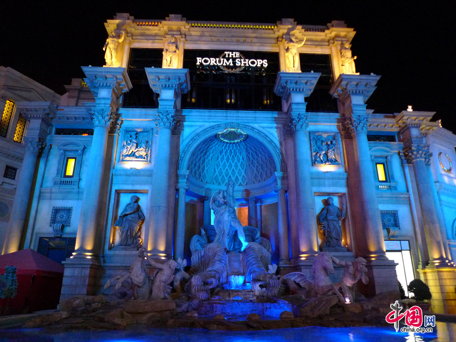 A fountain outside the Forum Shops at Caesars, which is Las Vegas' premier retail, dining and entertainment destination, featuring more than 160 boutiques and shops as well as 13 restaurants and specialty food shops. Las Vegas, the most populous city in Nevada, United States, is an internationally renowned major resort city for gambling, shopping, entertainment, gourmet food and trade fair. [Photo by Xu Lin / China.org.cn]