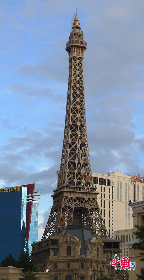 A signature of the Las Vegas skyline, the replica Eiffel Tower at Paris Las Vegas is a half-scale exact reproduction of one of Europe's most famous landmarks. Las Vegas, the most populous city in Nevada, United States, is an internationally renowned major resort city for gambling, shopping, entertainment, gourmet food and trade fair. [Photo by Xu Lin / China.org.cn]