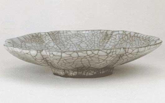 Porcelain plate of Ge kiln damaged by Palace Museum (File photo)