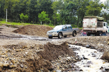 Mudslide hit Sichuan Province on August 3, 2011. [ifeng.com] 