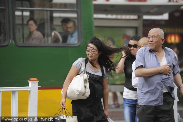 Gales blow in Urumqi, Northwest China&apos;s Xinjiang Uygur autonomous region, Aug 3, 2011. [CFP]