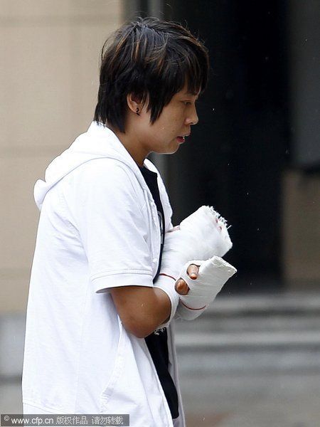 Wang Meng's hands were injured during the drunken brawl.