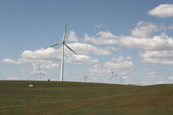 Several wind mills in the distance. The Ulanqab Prairie is home to Asia's largest wind power plant. [Photo:CRIENGLISH.com]