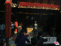 Constructed in the year of 1488 during the Ming Dynasty (1368-1644), the A-Ma Temple is the oldest temple in Macao to commemorate Mazu, the sacred sea goddess who blesses the fishermen and seafarers of the city.The temple was built by the cliffs. With winding paths around and up the hill, it offers silence and spectacular views.[Photo by Zhang Yang]