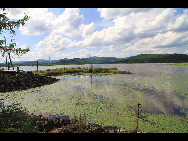 Aer Mountain is known all over the world with its 48-mouthed mineral spring group. The name means 'hot magic spring.' It not only enjoys great fame among the 500 geothermic mineral spring groups already developed in China, but it is also famous in the world. [北岳雄风/bbs.fengniao]