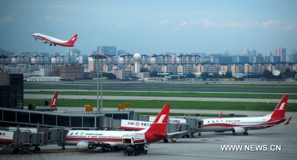 A plane takes off at Shanghai Hongqiao Airport in Shanghai, east China, Aug. 7, 2011. Shanghai Hongqiao Airport resumed normal operation on Sunday after the influence of the typhoon Muifa. (Xinhua/Niu Yixin)(mcg) 