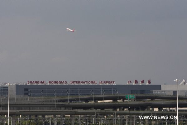 A plane leaves Shanghai Hongqiao Airport in Shanghai, east China, Aug. 7, 2011. Shanghai Hongqiao Airport resumed normal operation on Sunday after the influence of the typhoon Muifa. (Xinhua/Chen Zhiqiang)(mcg) 