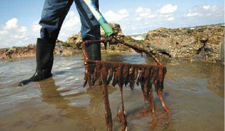 Oil spill aftermath: More oily mud found in Bohai Bay