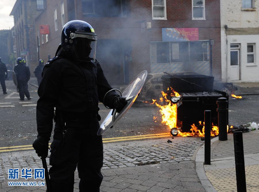  Riot erupted in London following protests over the death of 26-year-old Mark Duggan, who was shot dead by police last Thursday. And the riots have spread to Liverpool, Manchester and otherBritish cities earlier Tuesday.