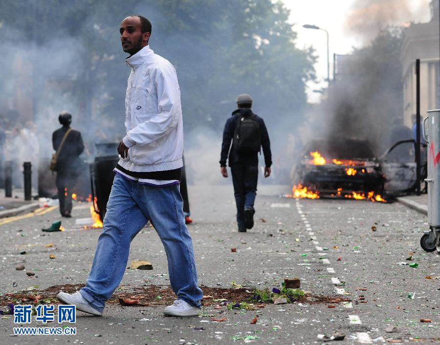  Riot erupted in London following protests over the death of 26-year-old Mark Duggan, who was shot dead by police last Thursday. And the riots have spread to Liverpool, Manchester and other British cities earlier Tuesday.