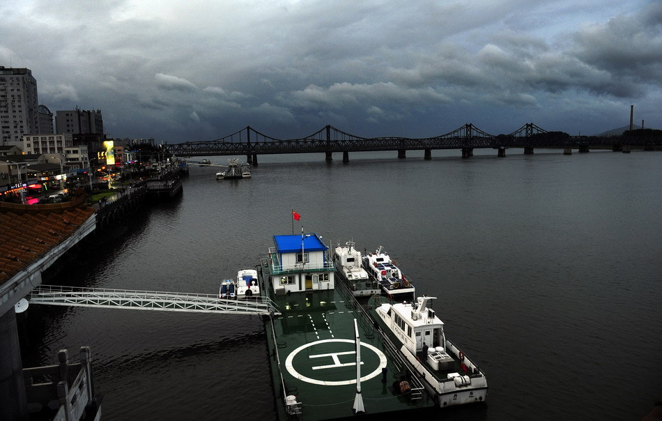 Photo taken on Aug. 8, 2011 shows the city of Dandong before the tropical storm Muifa arrives, northeast China's Liaoning Province. Tropical storm Muifa was predicted to make landfall in coastal areas of Dandong on Monday night, according to Chinese National Meteorological Center on Monday. [Xinhua]