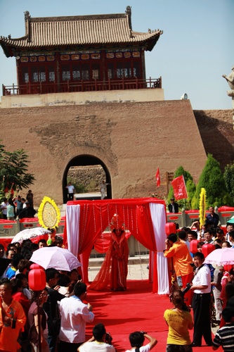 Western Xia wedding debuts in Yinchuan