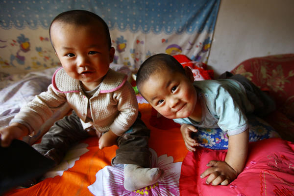 Yang Hongsheng (left) and Yang Zhensheng, two sons of Yang Anning in Mogou village of Zhouqu county, Gansu province, play with each other on Aug 2. Hongsheng, which means born after floods, was born on Aug 8, 2010, when a deadly mudslide hit the county. Zhensheng, which means born after an earthquake, came into the world on May 12, 2008, when an 8-magnitude quake shook Wenchuan, Sichuan province. [China Daily] 